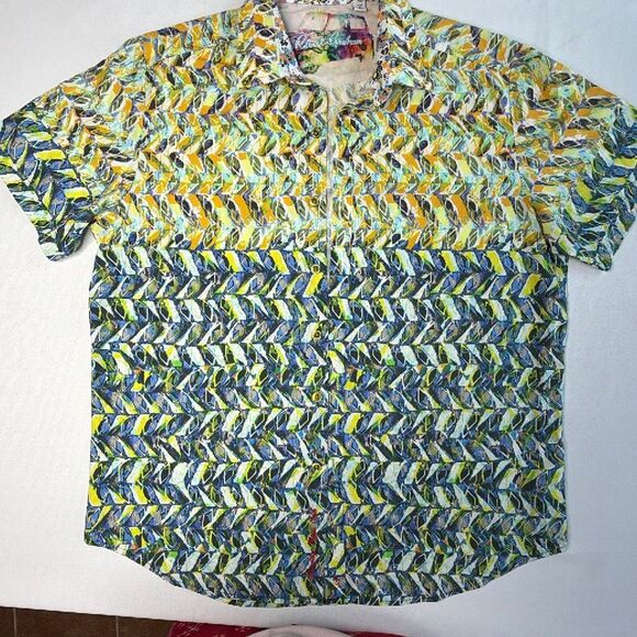 Robert Graham Other - Robert Graham Men’s Lg Classic fit dress Shirt Blue Yellow Geometric Short Sleev